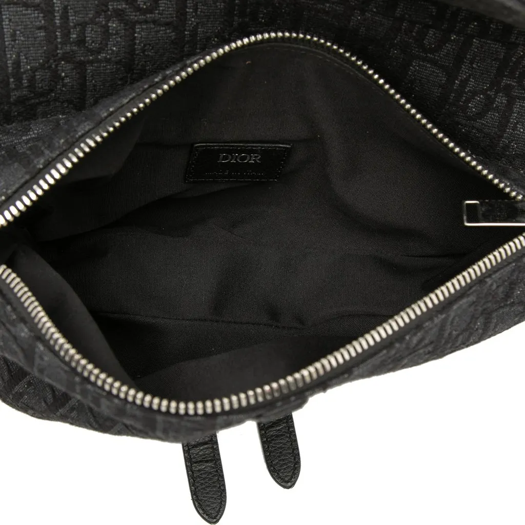 Dior Oblique Canvas Saddle Crossbody Black Very good - Model View