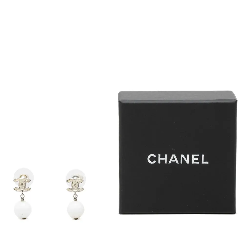 Chanel CC Brass Enamel Faux Pearl Drop Push Back Earrings White Brass Very good - Model View