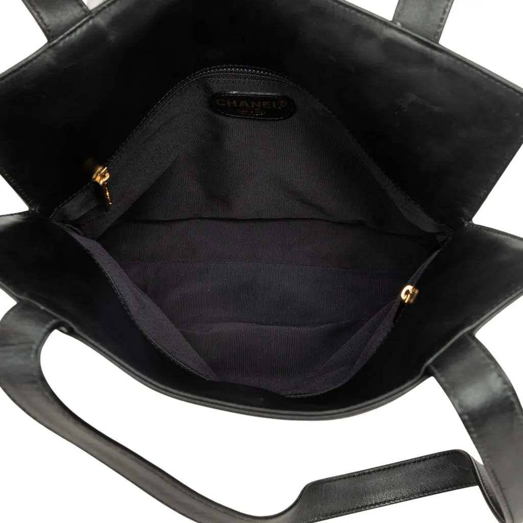 Chanel CC Lambskin Shopping Tote Black Leather Very good - Model View