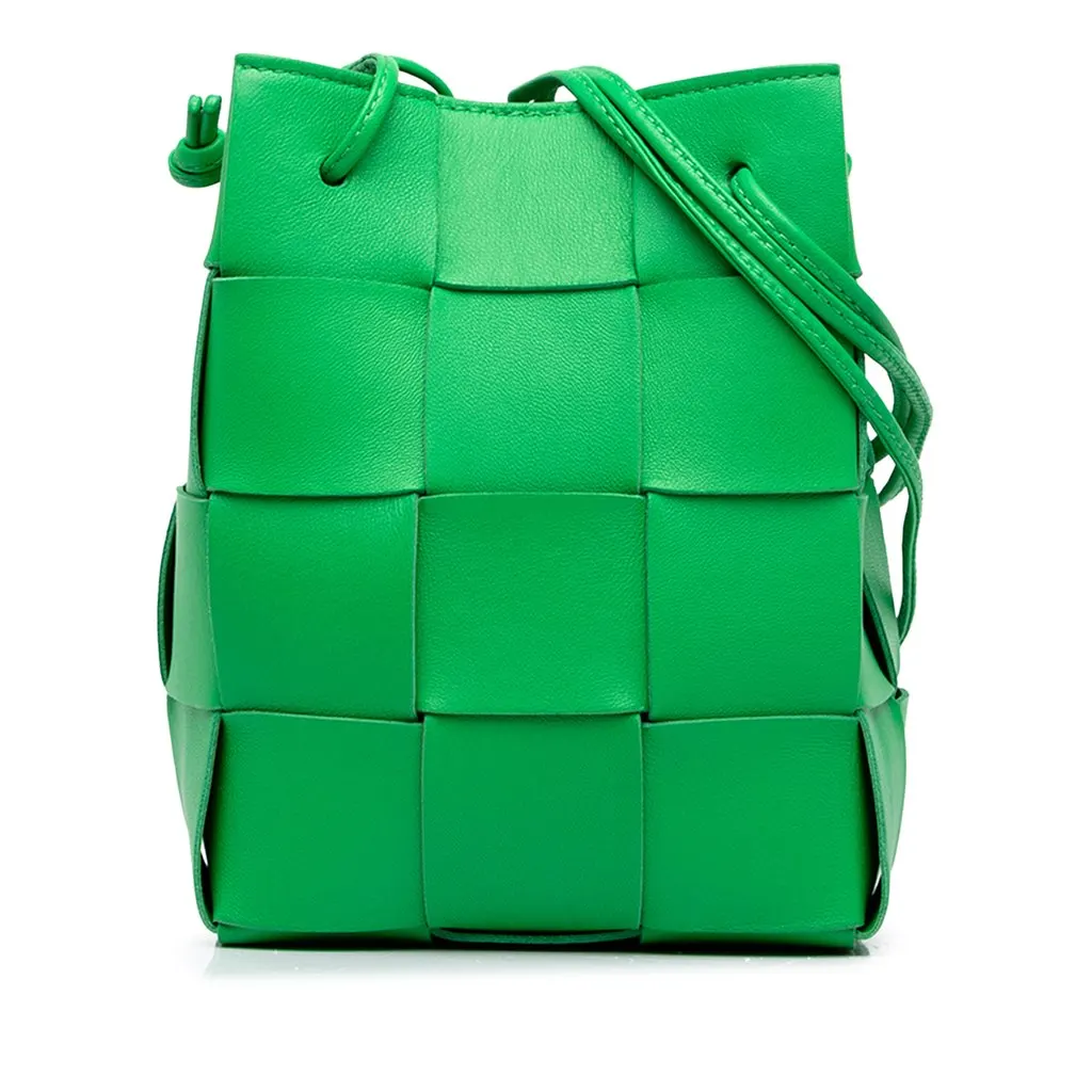 Bottega Veneta Small Nappa Maxi Intrecciato Cassette Bucket Bag Green Leather Very good - Front View
