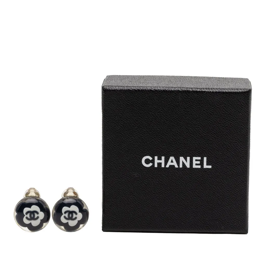 Chanel CC Resin Flower Clip On Earrings Black Plastic Very good - Model View