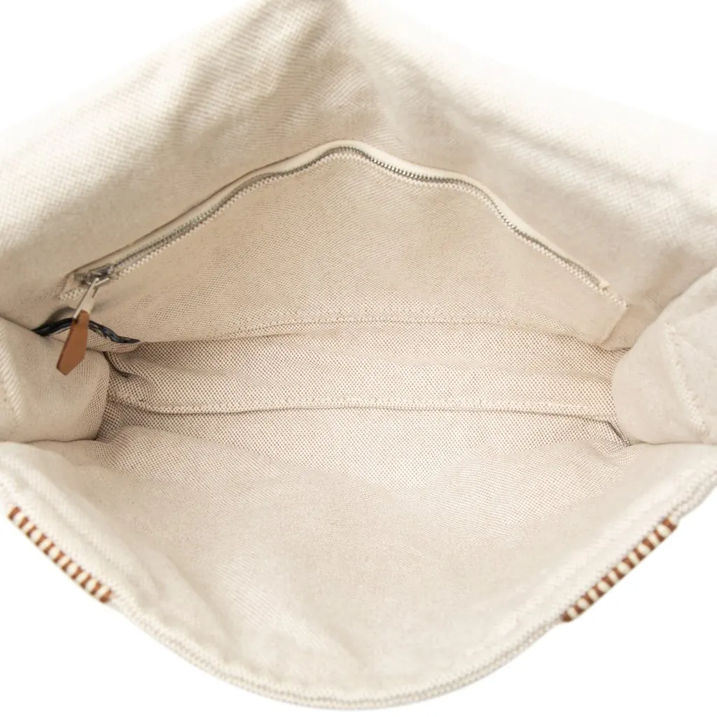 Hermès Canvas Fourre Tout Besace MM Beige Canvas Very good - Model View