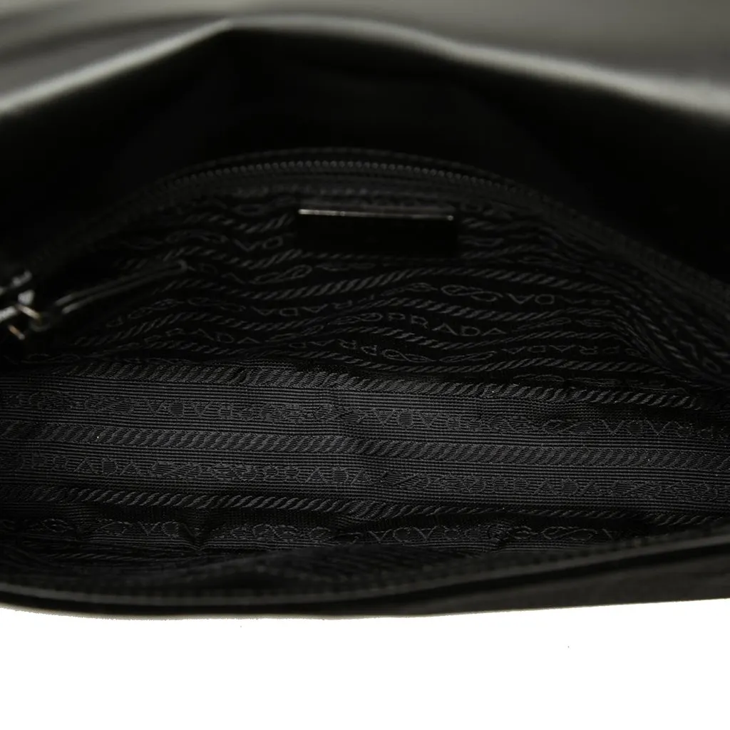 Prada Velvet Shoulder Bag Black Velvet Very good - Model View