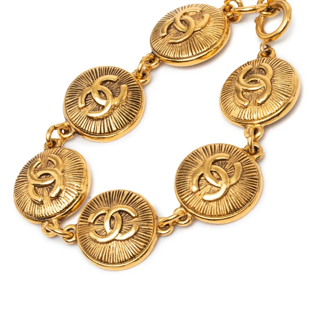 Chanel CC Gold Plated 31 Rue Cambon Medallion Link Bracelet Gold Metal Very good - Model View