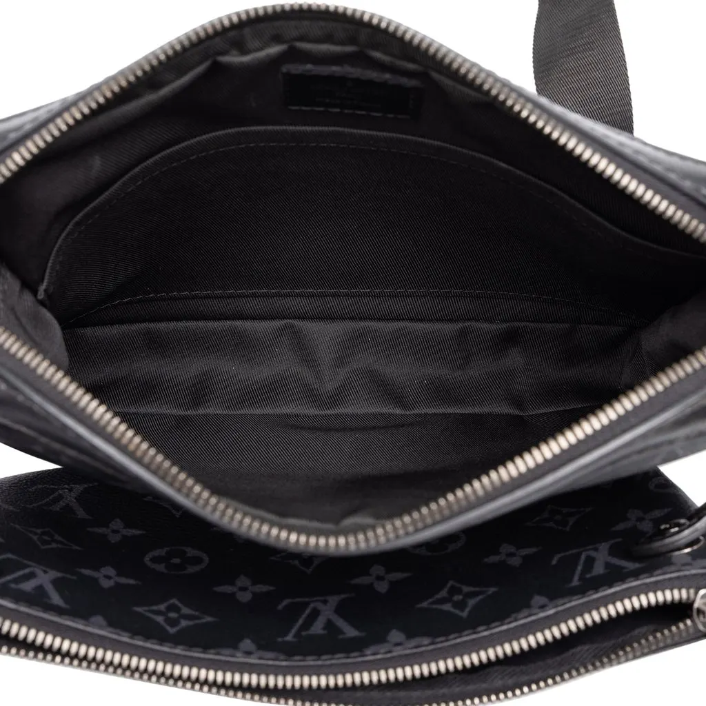 Louis Vuitton Monogram Eclipse Reverse Trio Messenger Black Canvas Good - Model View
