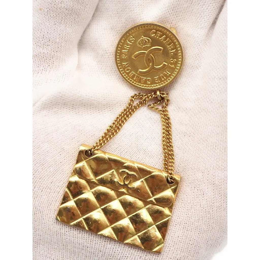 Chanel CC Gold Plated Medallion Quilted Flap Bag Brooch Gold Metal Very good - Back View