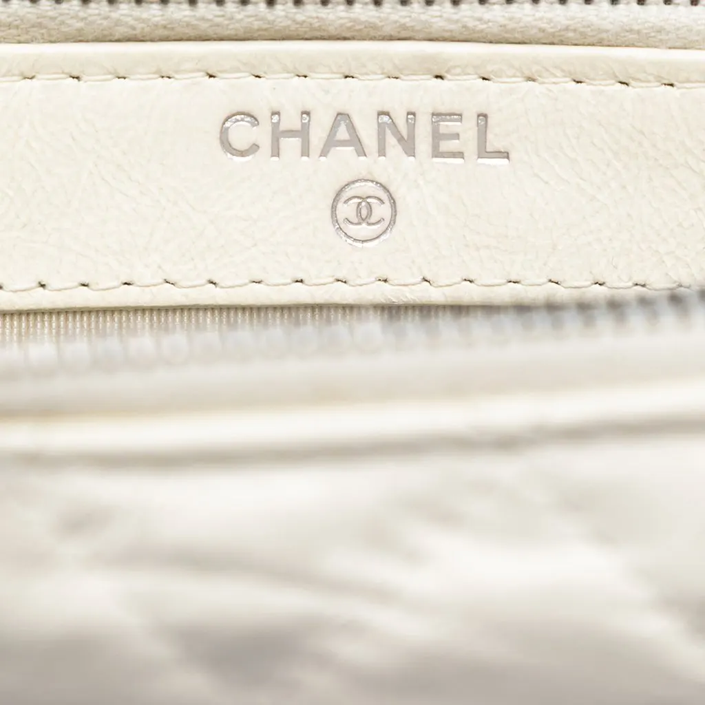 Chanel Quilted Aged Calfskin Gabrielle Clutch With Chain White Leather Very good - Box View