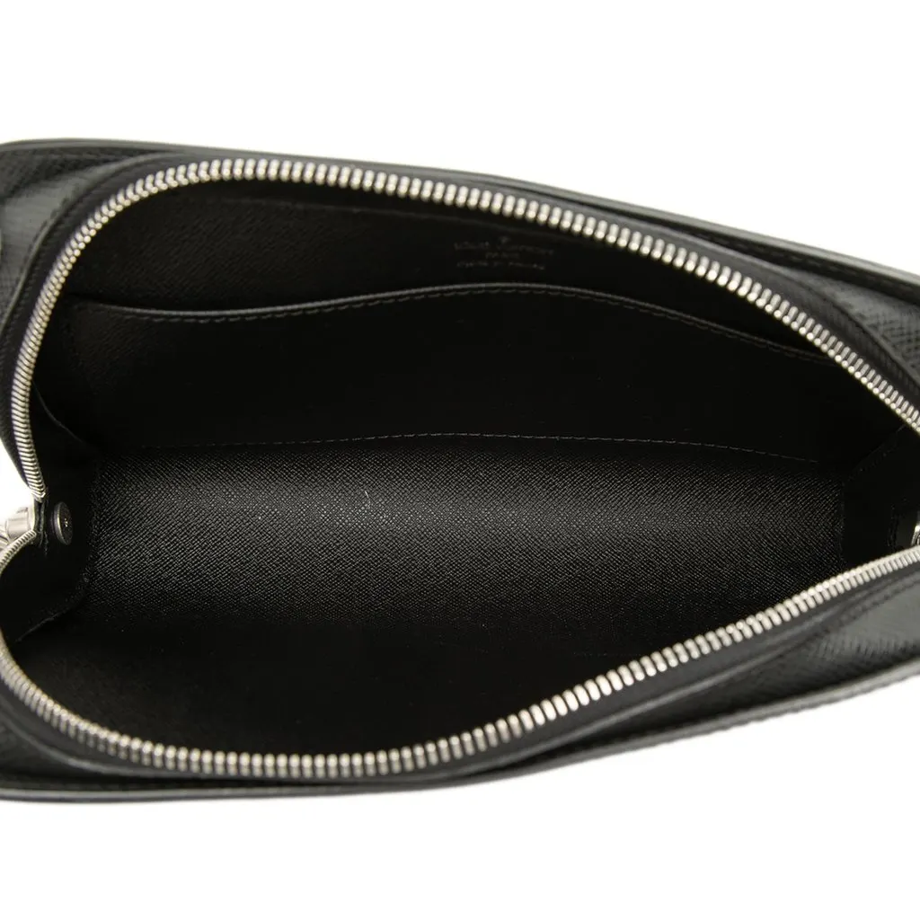 Louis Vuitton Taiga Pochette Baikal Black Leather Very good - Model View