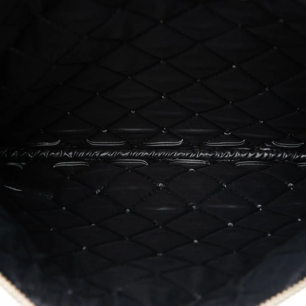Chanel Medium Bicolor Goatskin Boy O Case Clutch Black Leather Very good - Model View