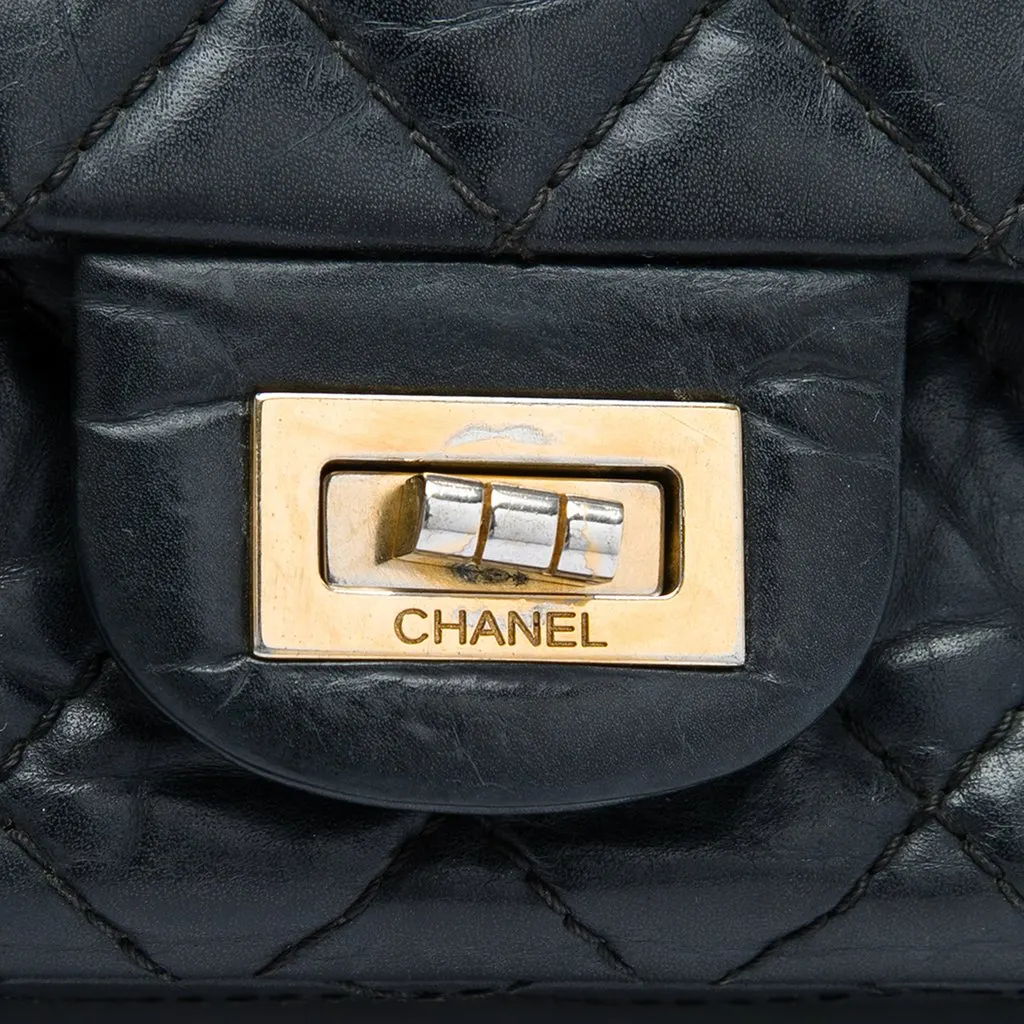Chanel Quilted Aged Calfskin Reissue 2.55 Double Flap 225 Black Leather Very good - Model View