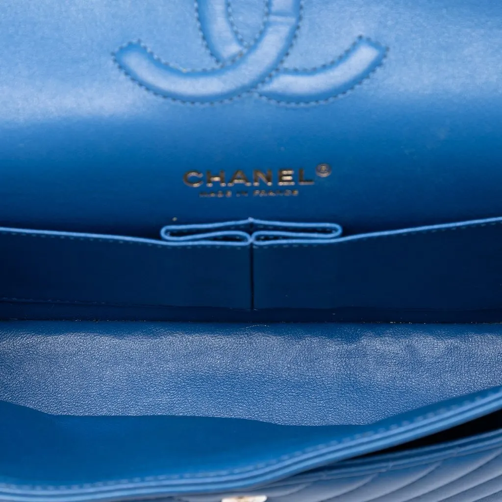 Chanel Medium Classic Chevron Lambskin Double Flap Blue Leather Very good - Model View