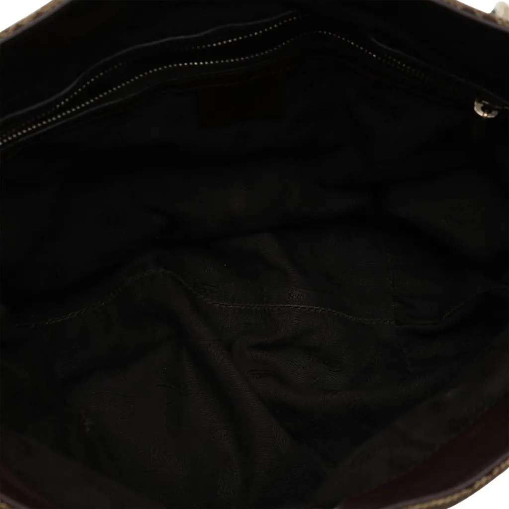Gucci GG Canvas GG Charm Tote Beige Canvas Good - Model View