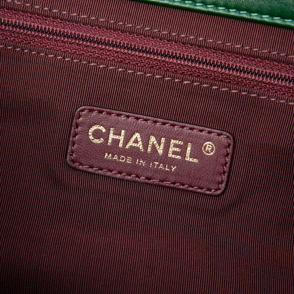 Chanel Jumbo Diamond Debossed Calfskin Reissue 2.55 Cosmos Flap Green Leather Very good - Box View