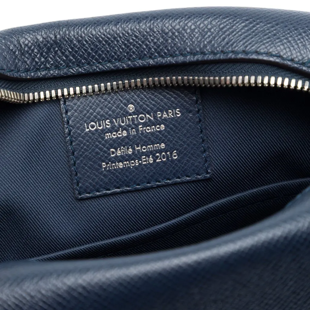 Louis Vuitton Taiga Nikolai Messenger Blue Leather Very good - Box View