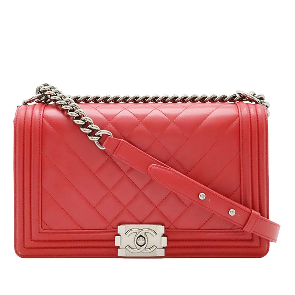 Chanel Medium Chevron and Diamond Quilted Lambskin Boy Flap Red Leather Very good - Front View
