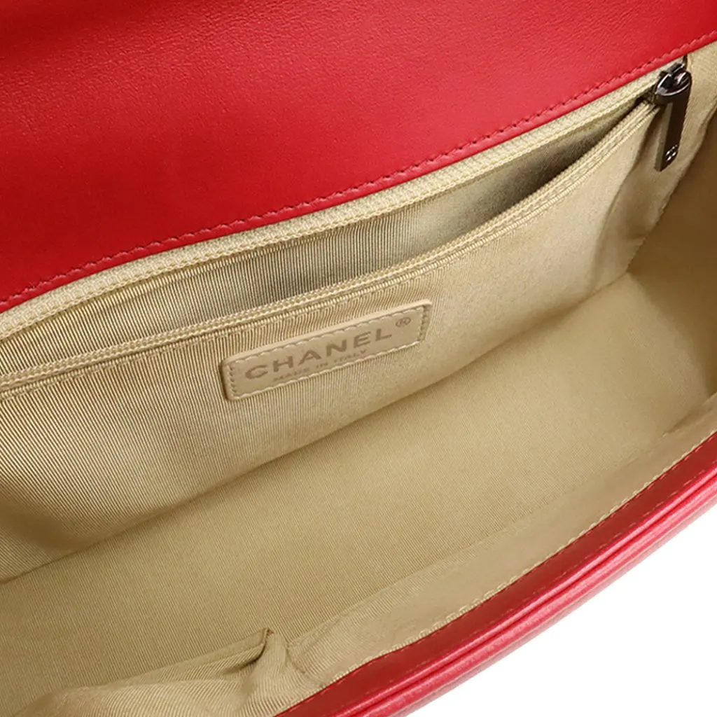 Chanel Medium Chevron and Diamond Quilted Lambskin Boy Flap Red Leather Very good - Inside View