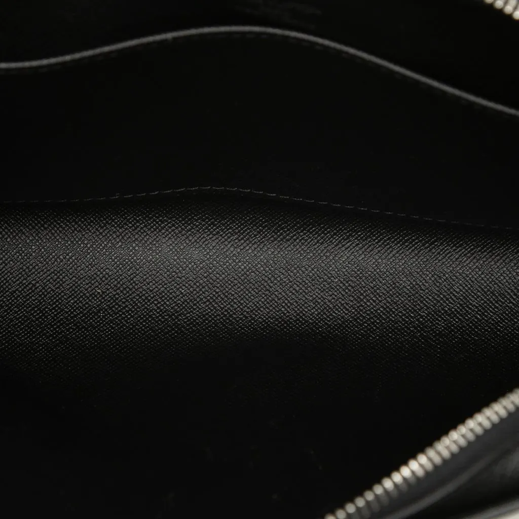 Louis Vuitton Taiga Pochette Baikal Black Leather Very good - Model View