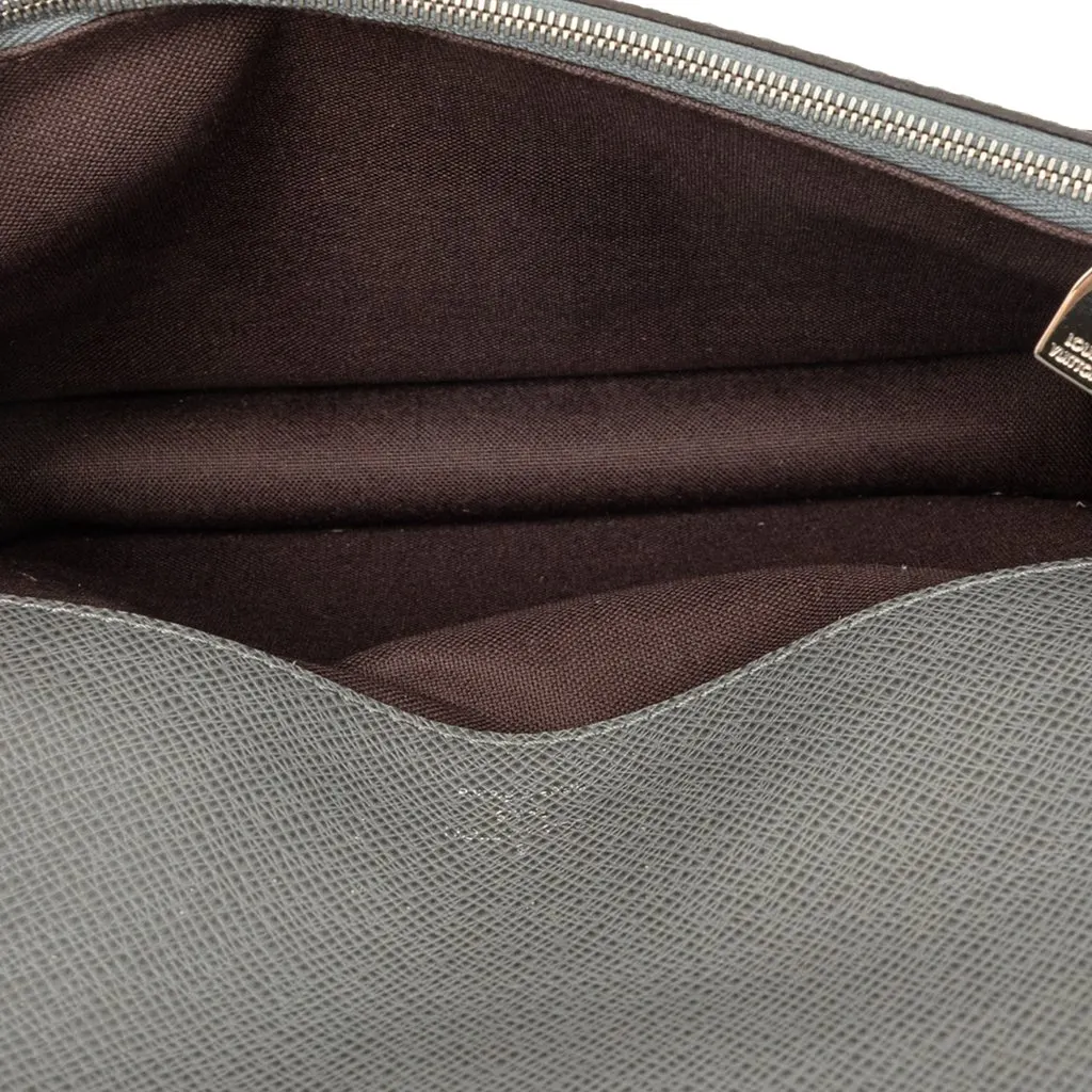 Louis Vuitton Taiga Neo Belaia Clutch MultiColor Leather Very good - Model View