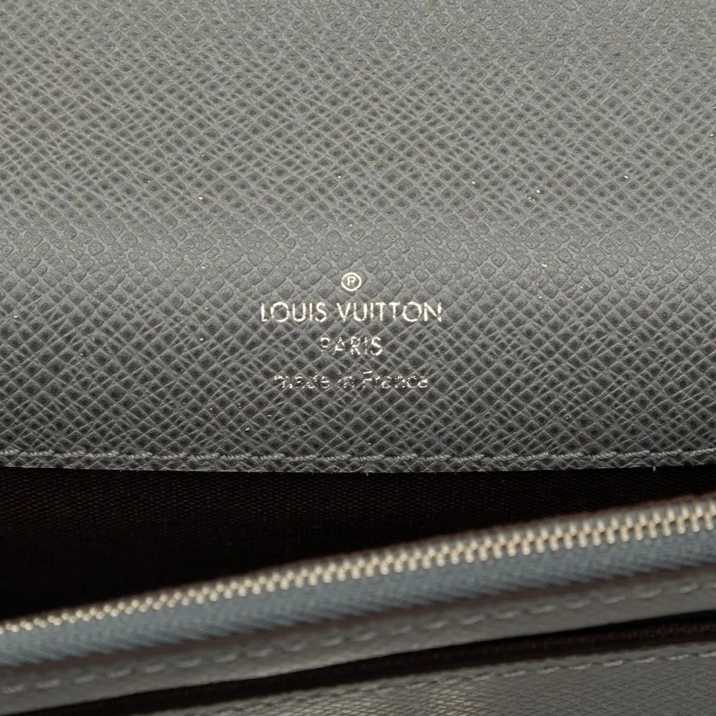 Louis Vuitton Taiga Neo Belaia Clutch MultiColor Leather Very good - Box View