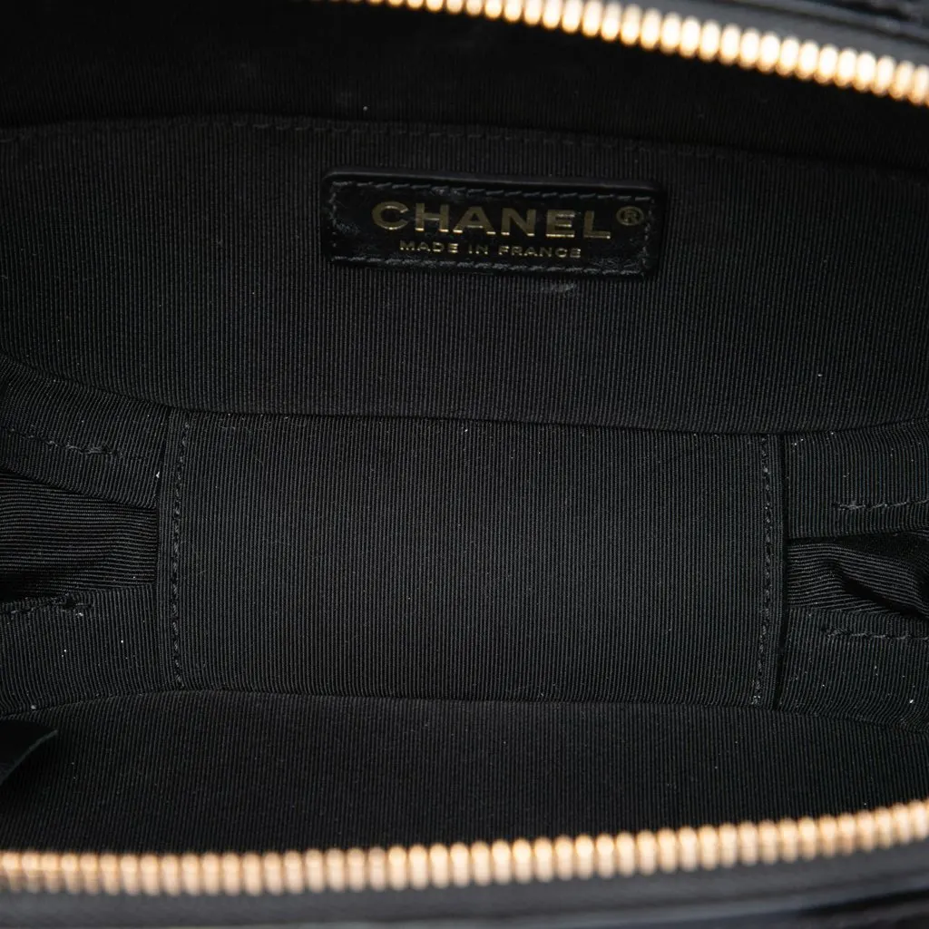 Chanel Small CC Quilted Crumpled Calfskin Vanity Case Black Leather Very good - Model View