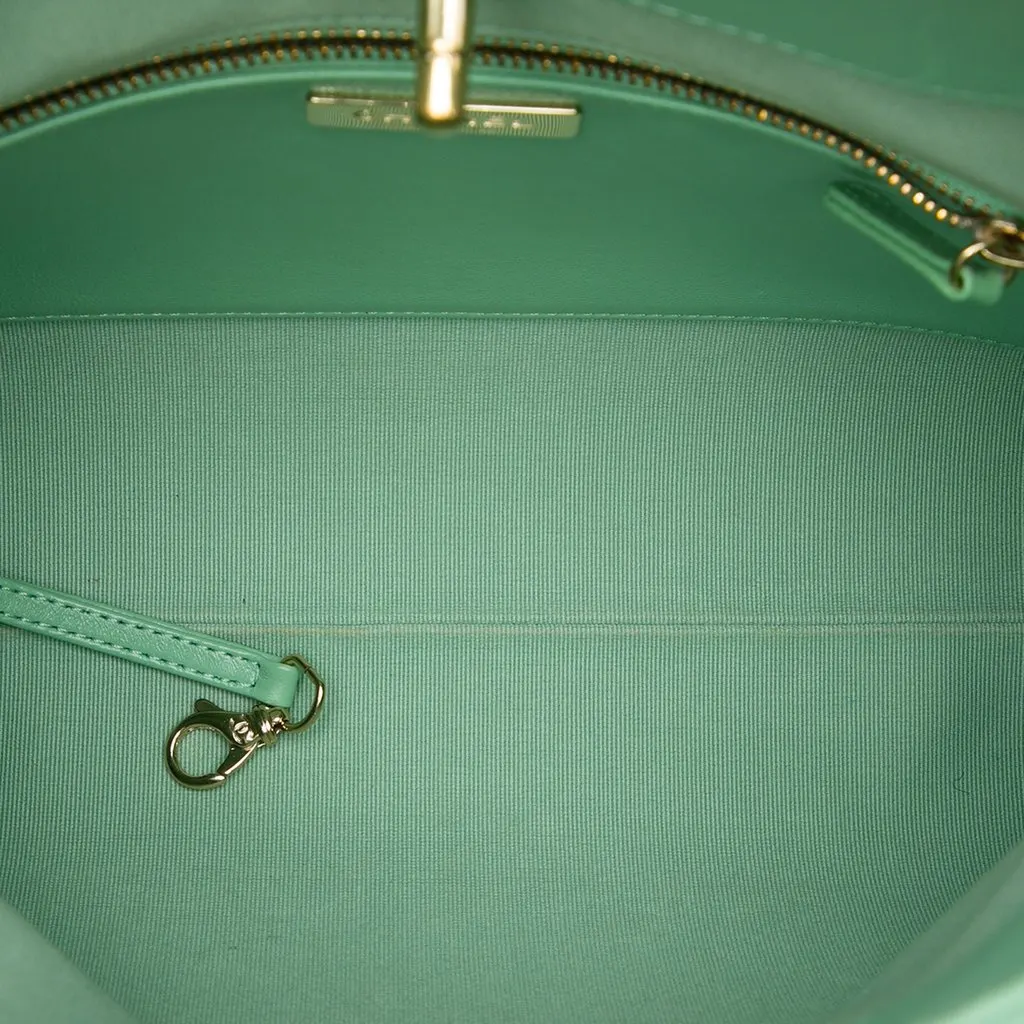 Chanel Small Quilted Shiny Lambskin 31 Shopping Bag Green Leather Very good - Model View