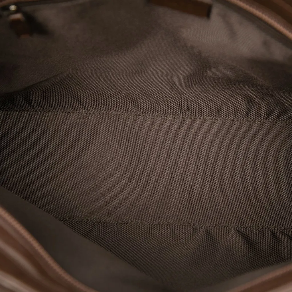 Gucci GG Canvas Tote Beige Good - Model View
