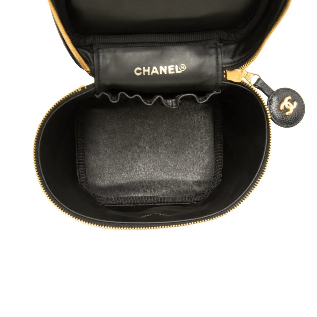 Chanel CC Caviar Vanity Bag Black Leather Very good - Model View