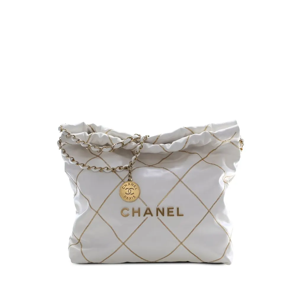 Chanel صغيرة مبطّنة Shiny جلد العجل بسلسلة 22 حقيبة يد