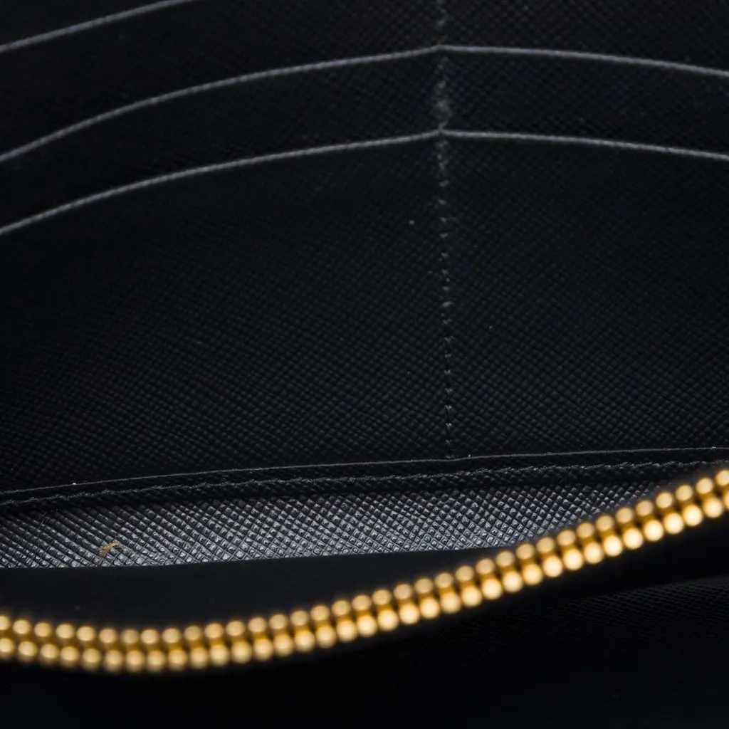 Prada Saffiano Wallet On Chain Black Leather Good - Model View