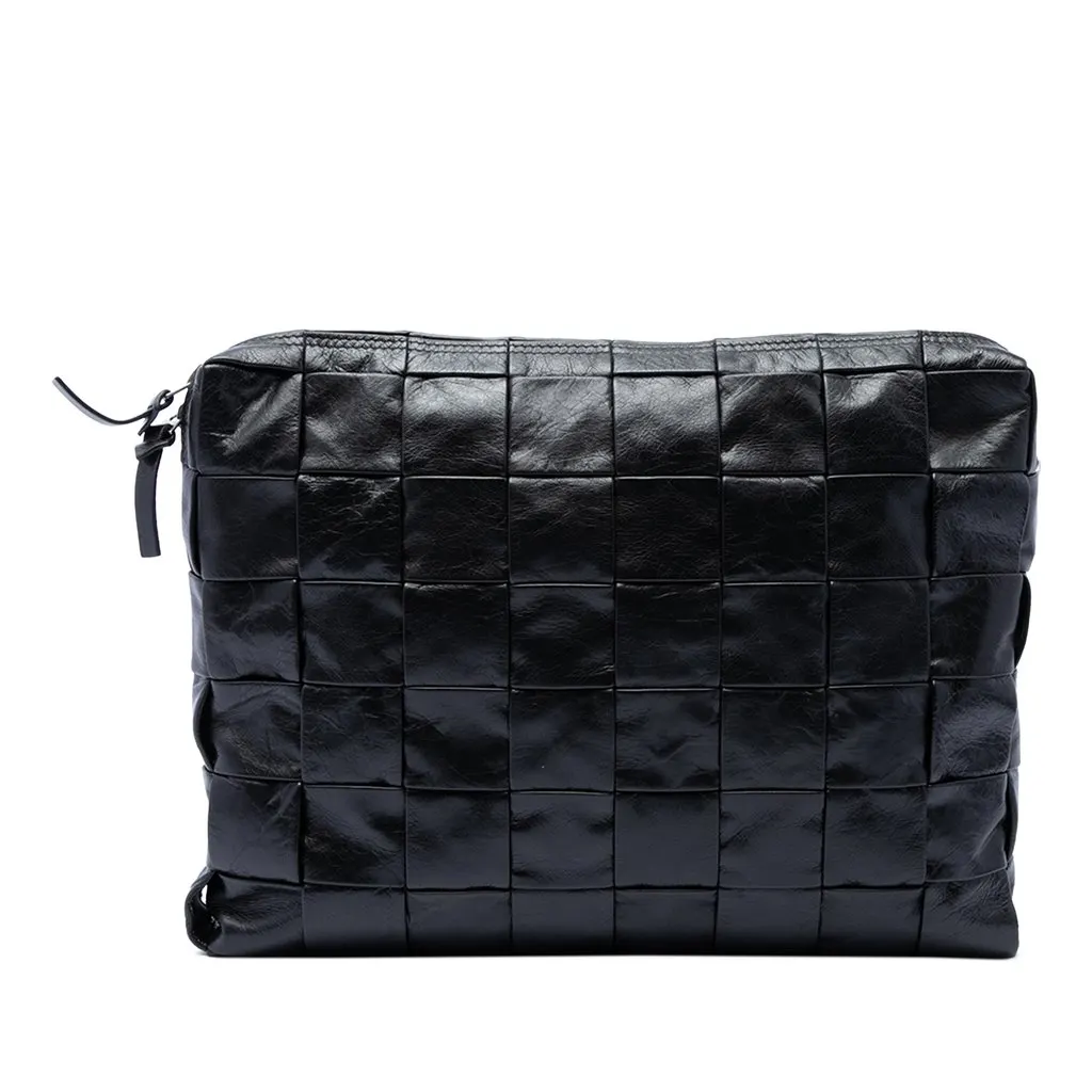 Bottega Veneta Paper Calfskin Maxi Intrecciato Cassette Clutch Black Leather Very good - Front View
