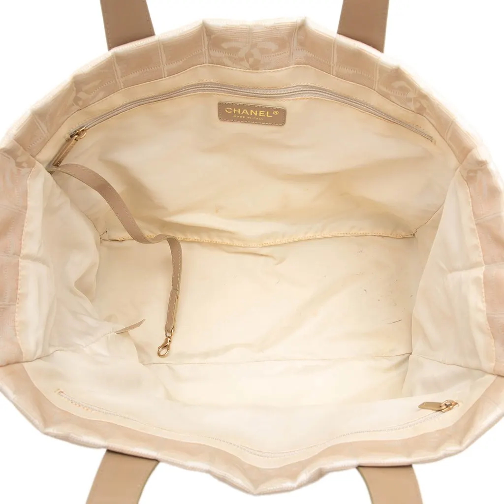 Chanel New Travel Line Nylon Tote Beige Very good - Model View