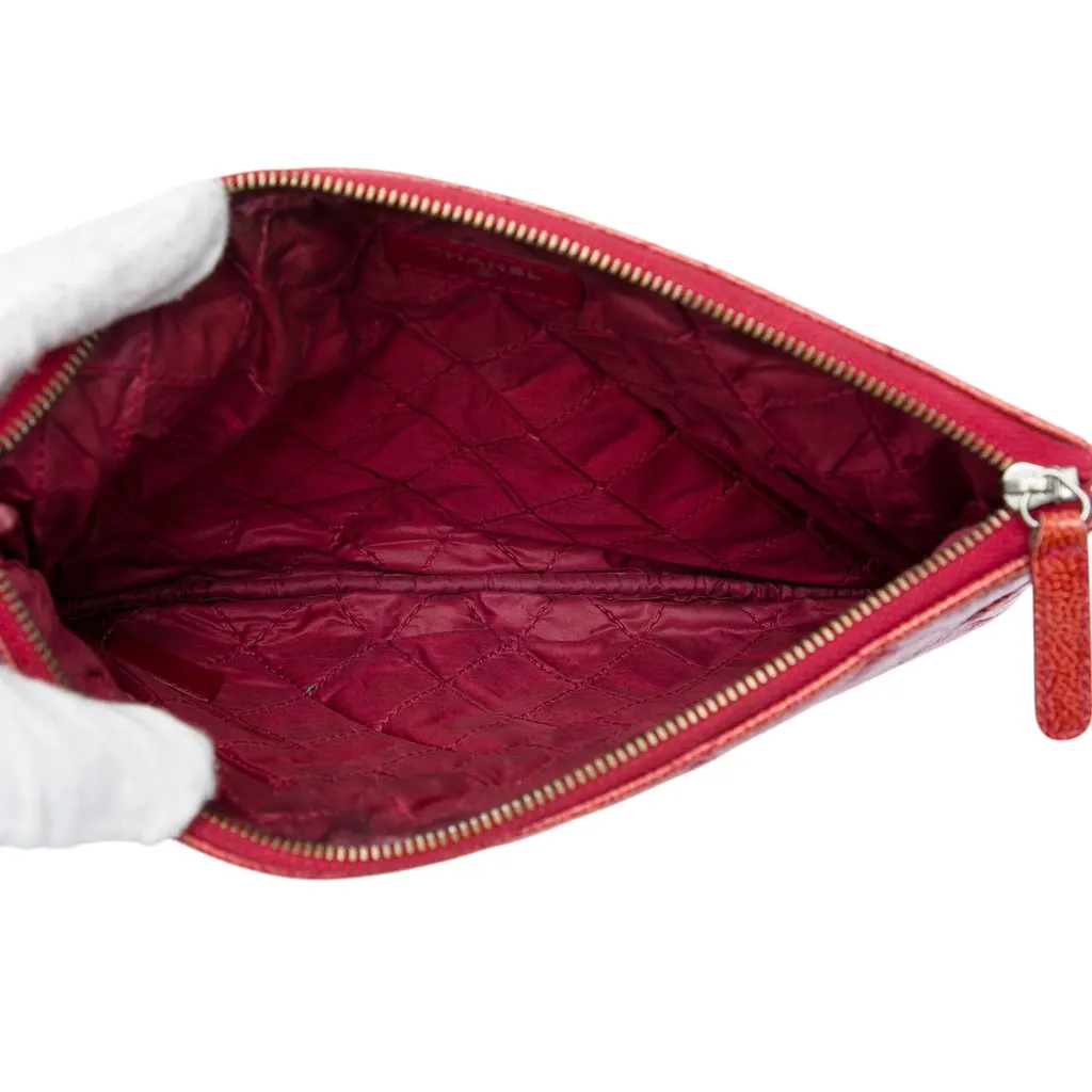 Chanel Small Crinkled Patent O Case Clutch Red Leather Very good - Model View