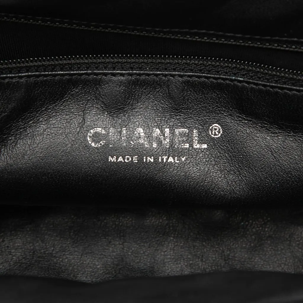 Chanel Quilted Caviar Timeless Kisslock Clutch Black Leather Very good - Box View