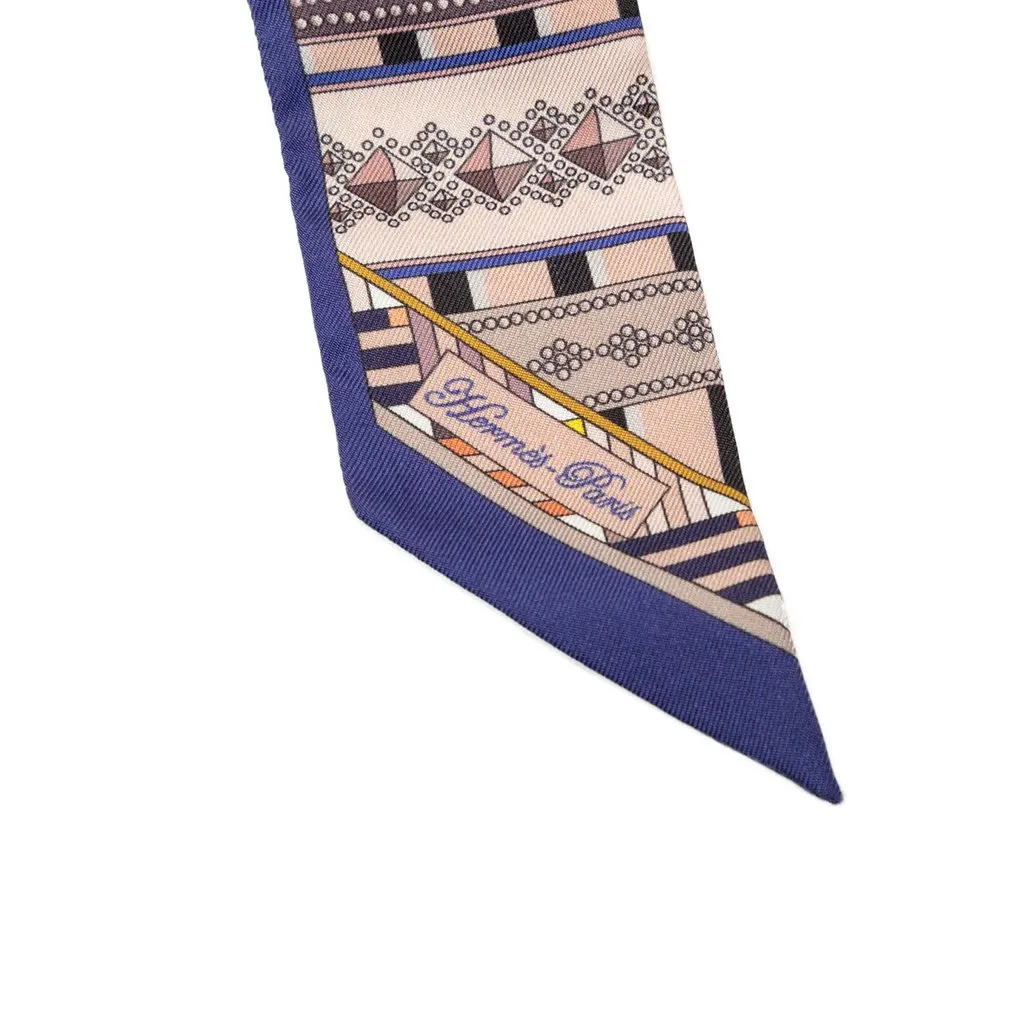 Hermès Colliers de Chiens Silk Twilly Scarf Blue Very good - Model View