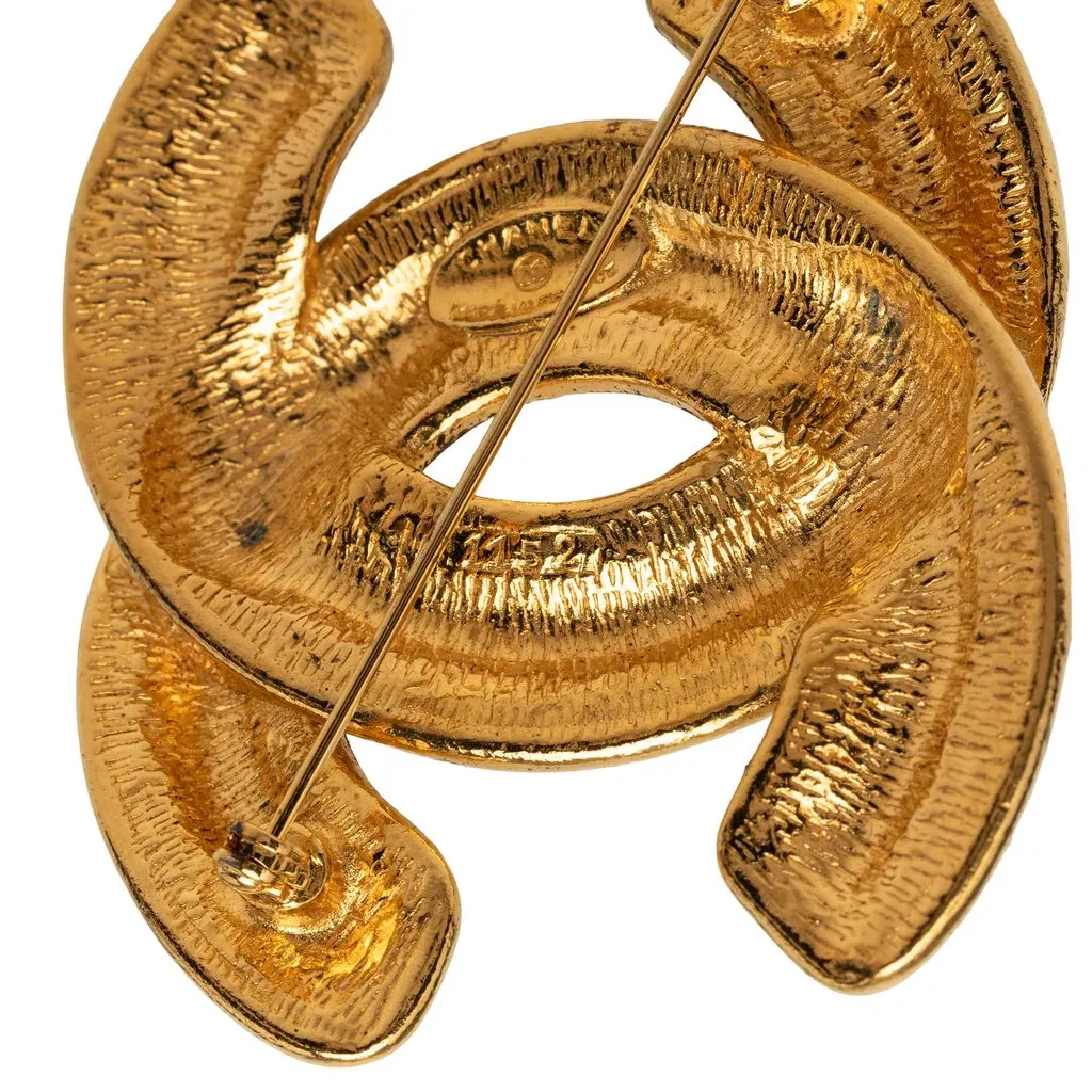 Chanel CC Gold Plated Quilted Brooch Gold Metal Very good - Model View