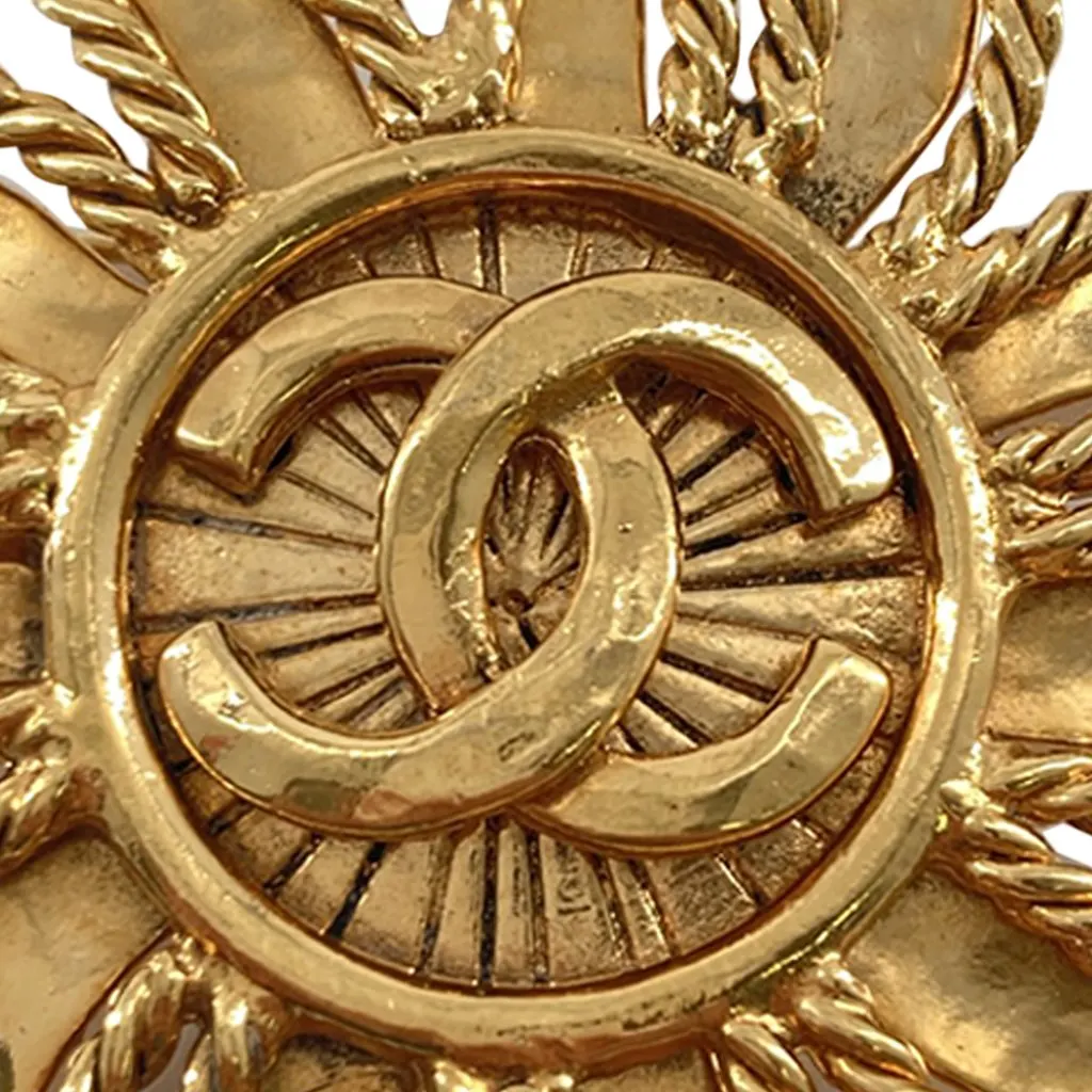 Chanel CC Gold Plated Sun Motif Brooch Gold Metal Very good - Box View