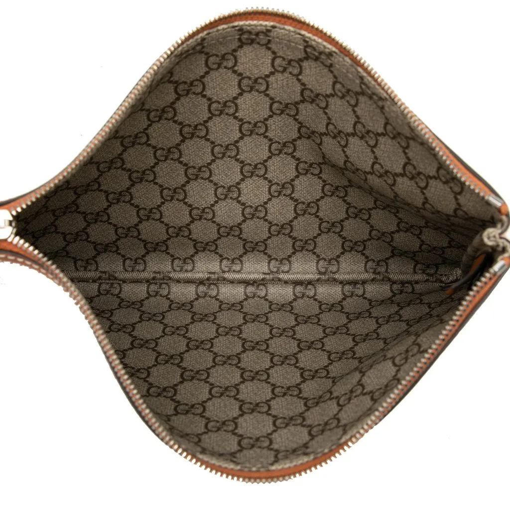 Gucci Canvas Logo Clutch Beige Canvas Very good - Model View