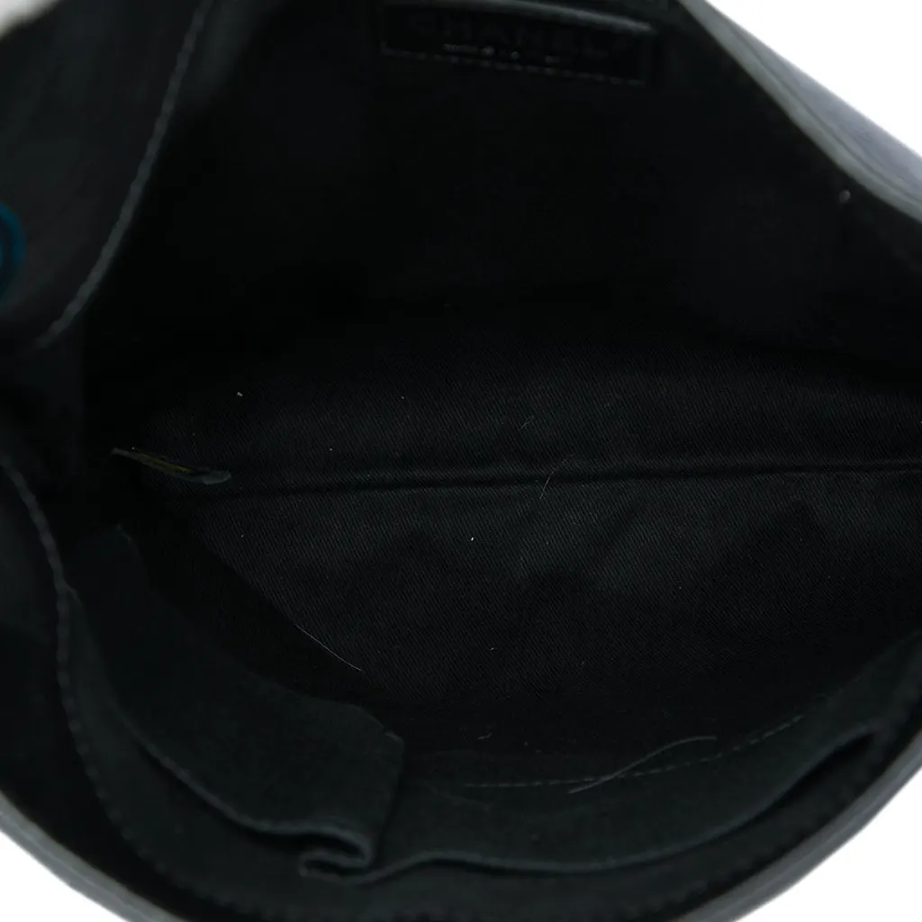 Chanel Oser Sans Poser CC Calfskin Messenger Bag Black Leather Very good - Model View
