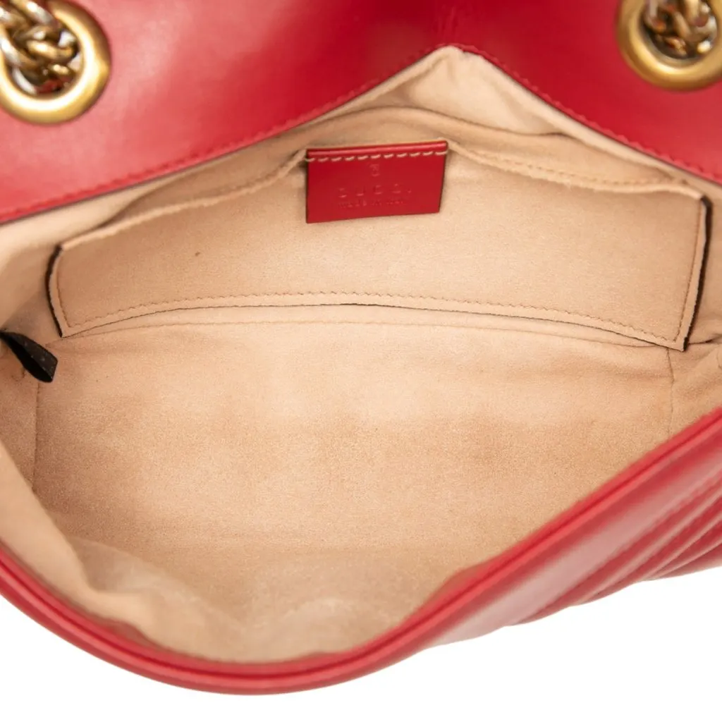 Gucci Small GG Marmont Matelasse Calfskin Shoulder Bag Red Leather Very good - Model View