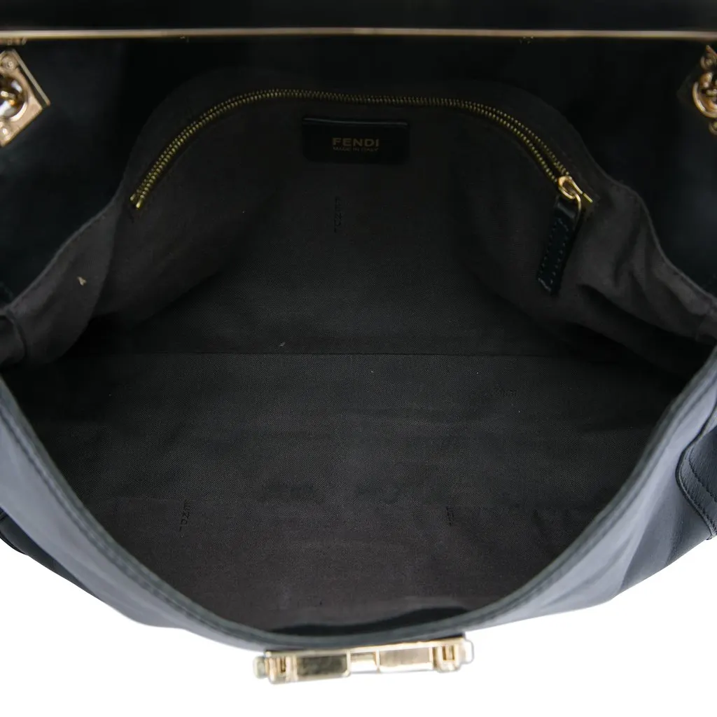 Fendi Leather Maxi Baguette Flap Bag Black Leather Very good - Model View