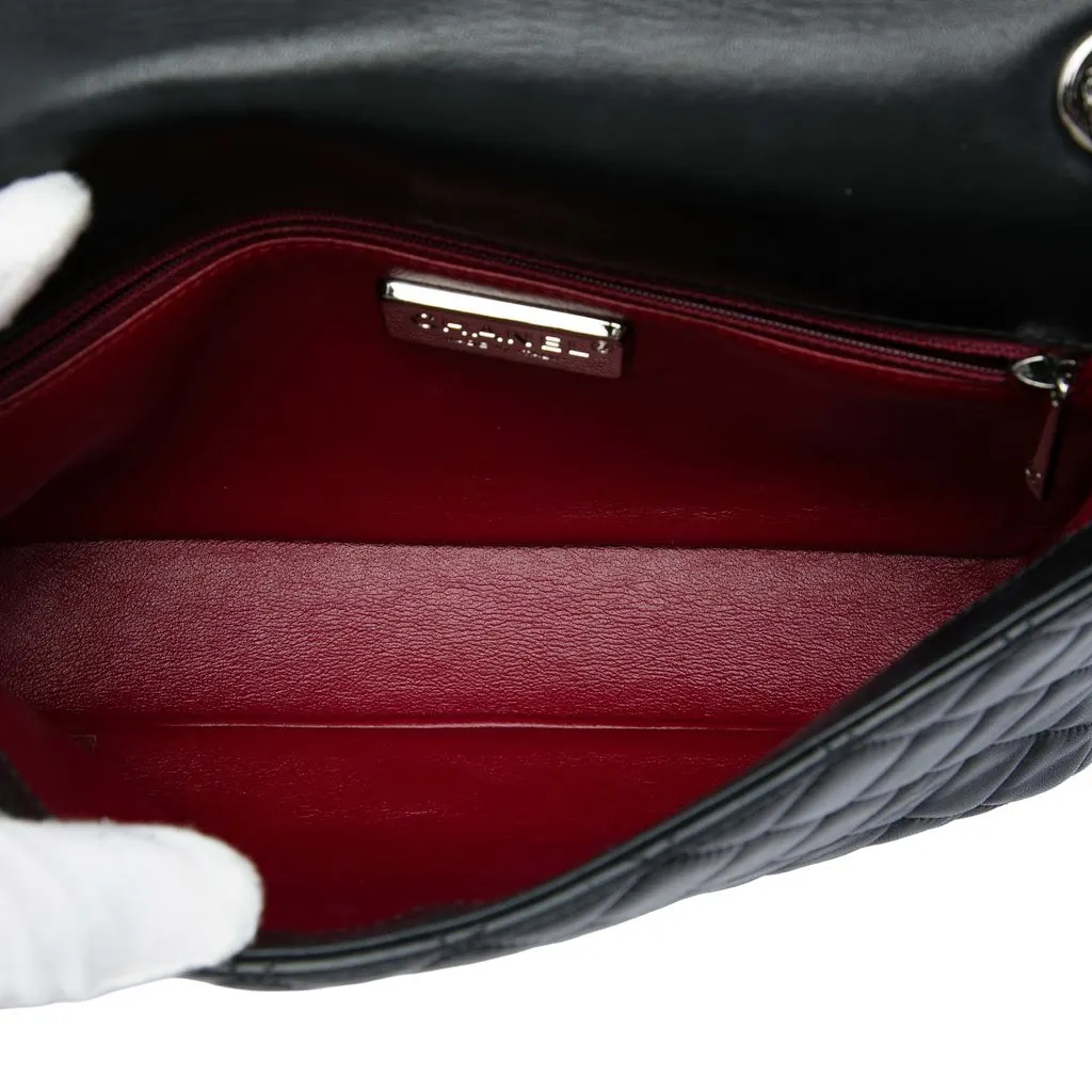 Chanel Medium Quilted Lambskin Westminster Pearl Flap Black Leather Very good - Model View