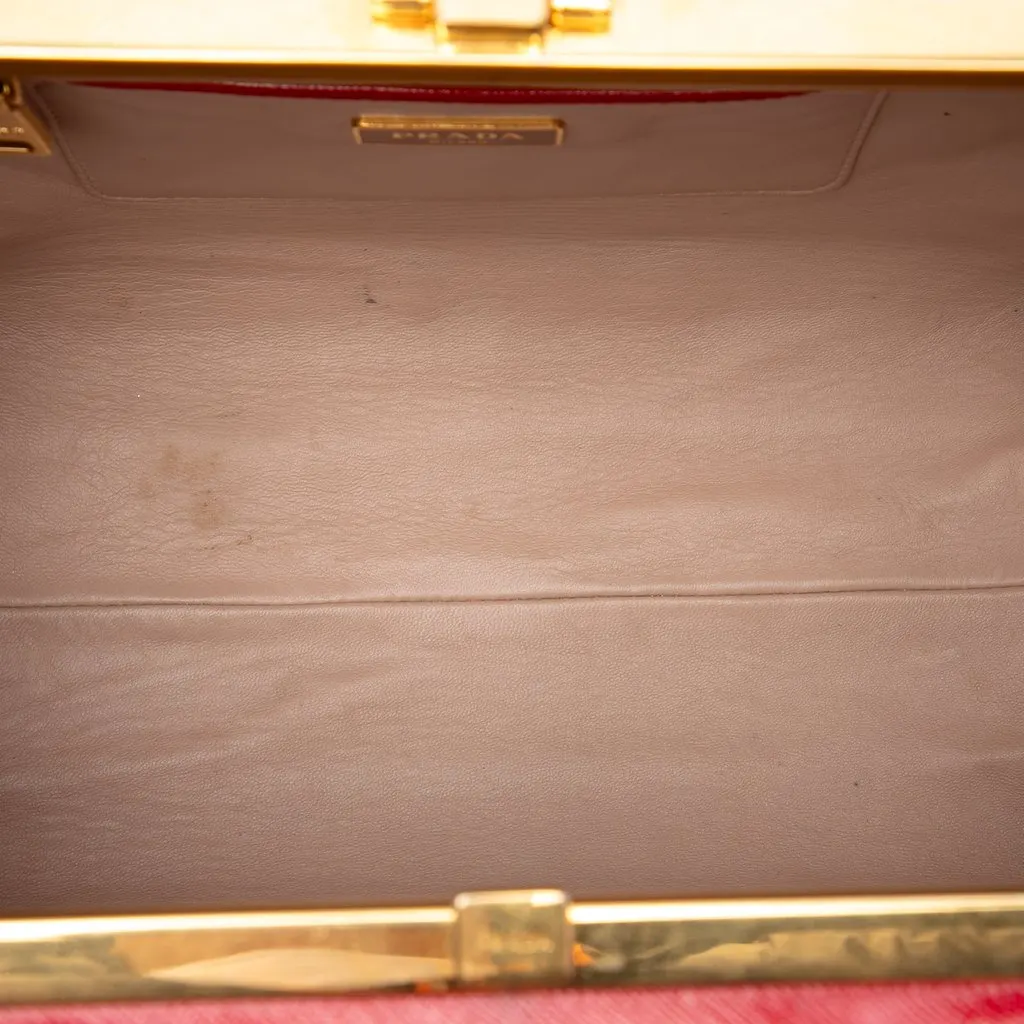 Prada Saffiano Vernice Pyramid Frame Handbag Red Leather Very good - Model View
