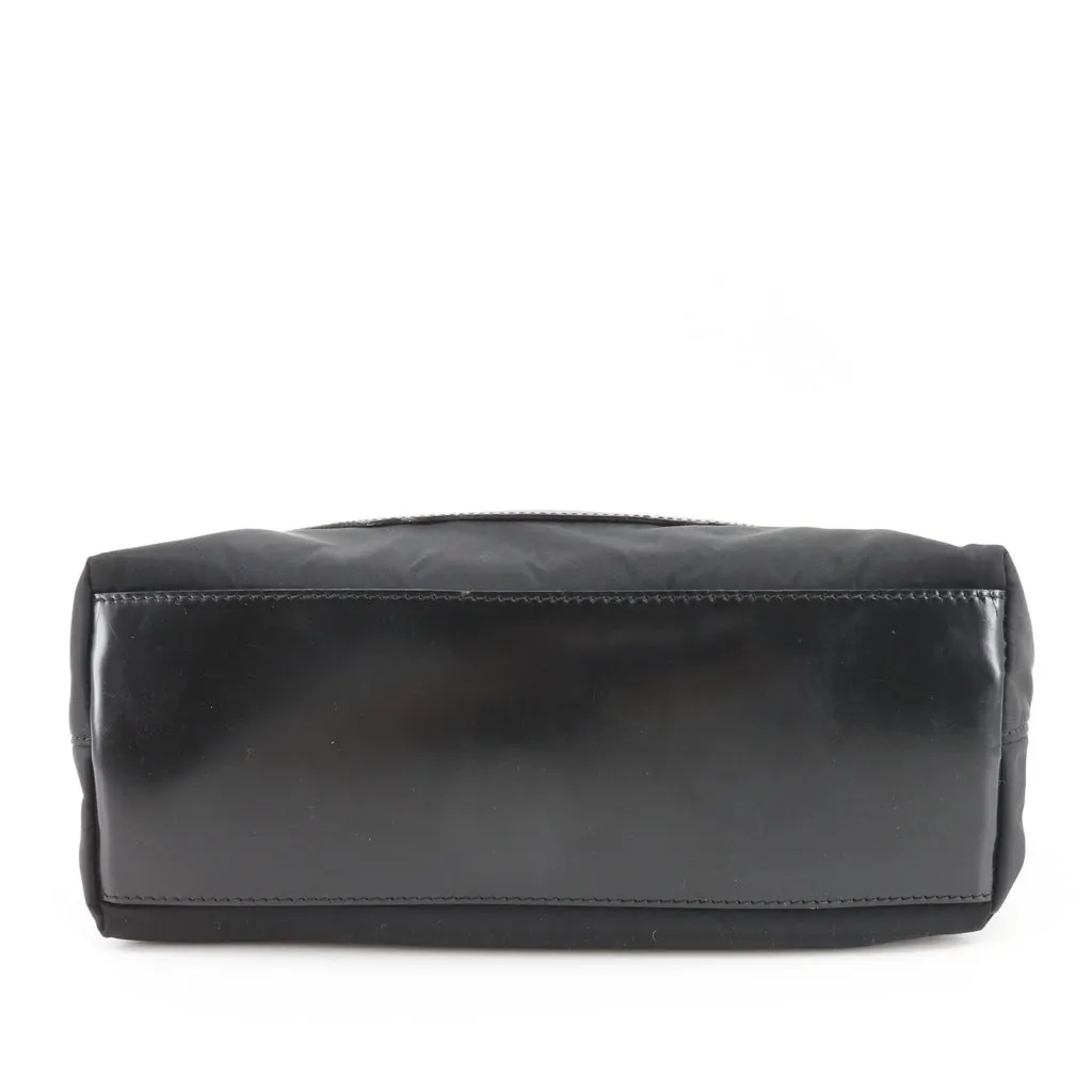 Prada Canapa Logo Tessuto Shoulder Bag Black Very good - Model View