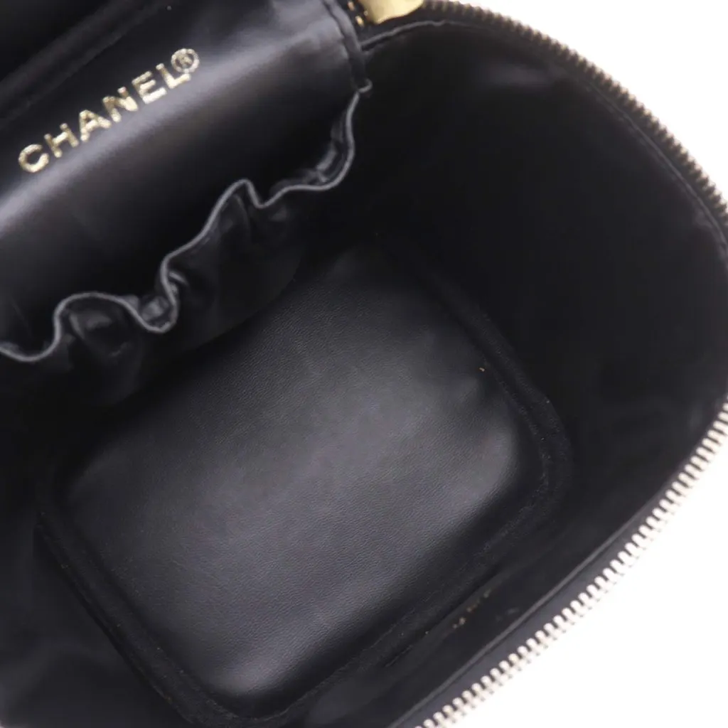 Chanel CC Caviar Vanity Bag Black Leather Very good - Model View
