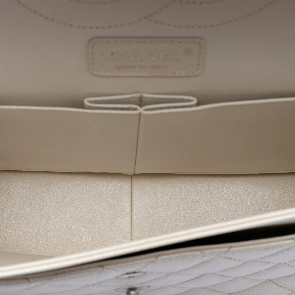Chanel Jumbo Classic Iridescent Caviar Double Flap White Leather Very good - Model View