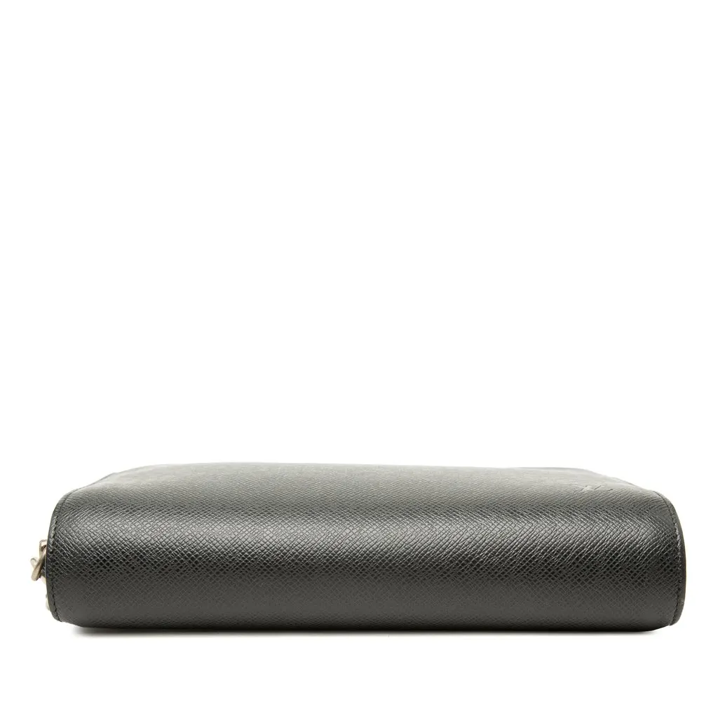 Louis Vuitton Taiga Pochette Baikal Black Leather Very good - Inside View