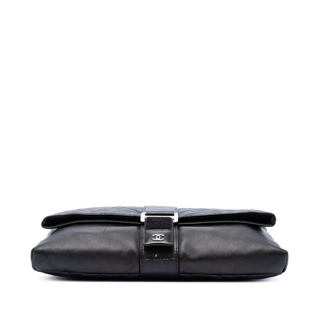 Chanel Quilted Lambskin Grip Clutch Black Leather Very good - Inside View