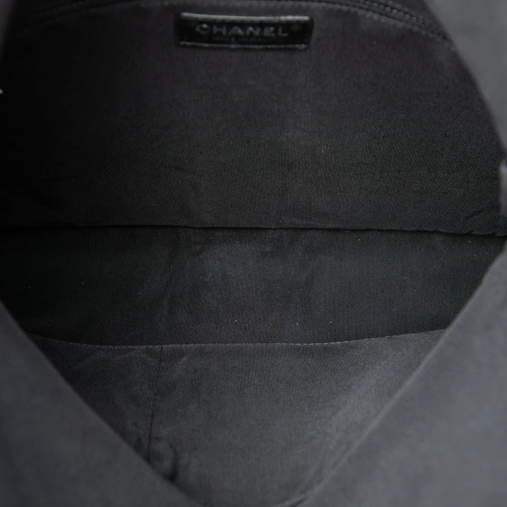 Chanel Quilted Lambskin Grip Clutch Black Leather Very good - Model View