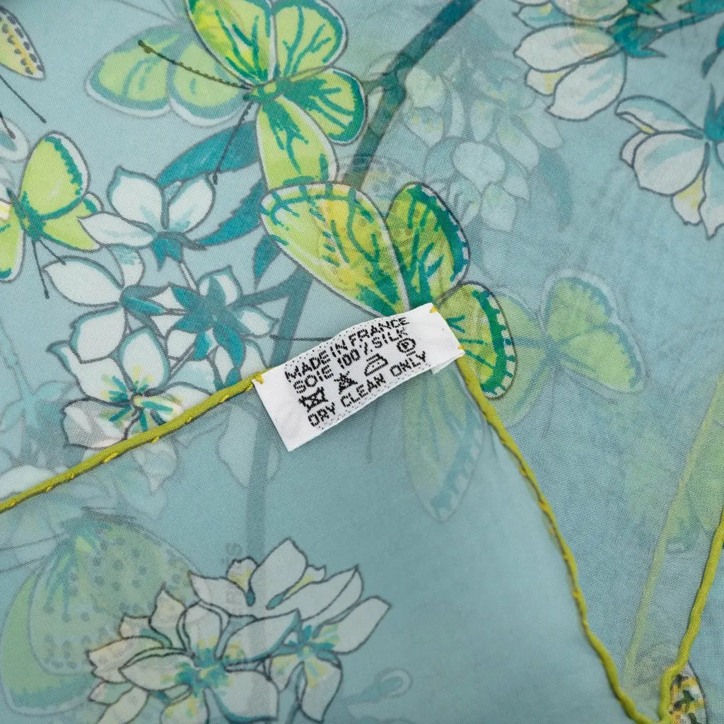 Hermès Vol Amoureux des Azures Silk Scarf 90 Blue Never worn - Model View