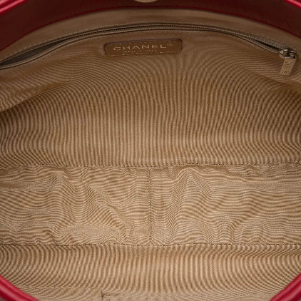 Chanel Quilted Caviar Expandable Zip Tote Red Leather Very good - Model View